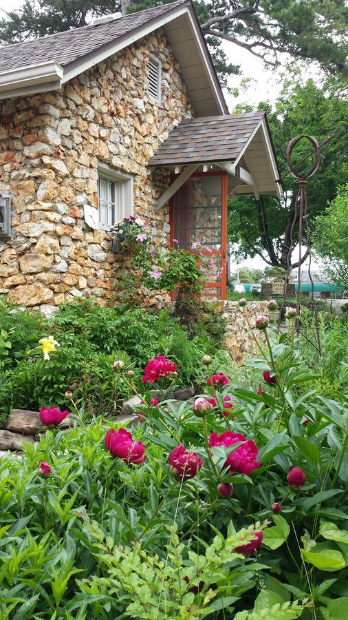 Rock Cottage Gardens B&B Eureka Springs Exterior photo